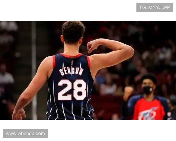 乐福巧妙背传助攻 默里完美跟进暴扣展现默契